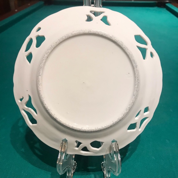 Exquisite China Plate with Flowers, Gold Trim & scalloped-cut out edges - Picture 7 of 7